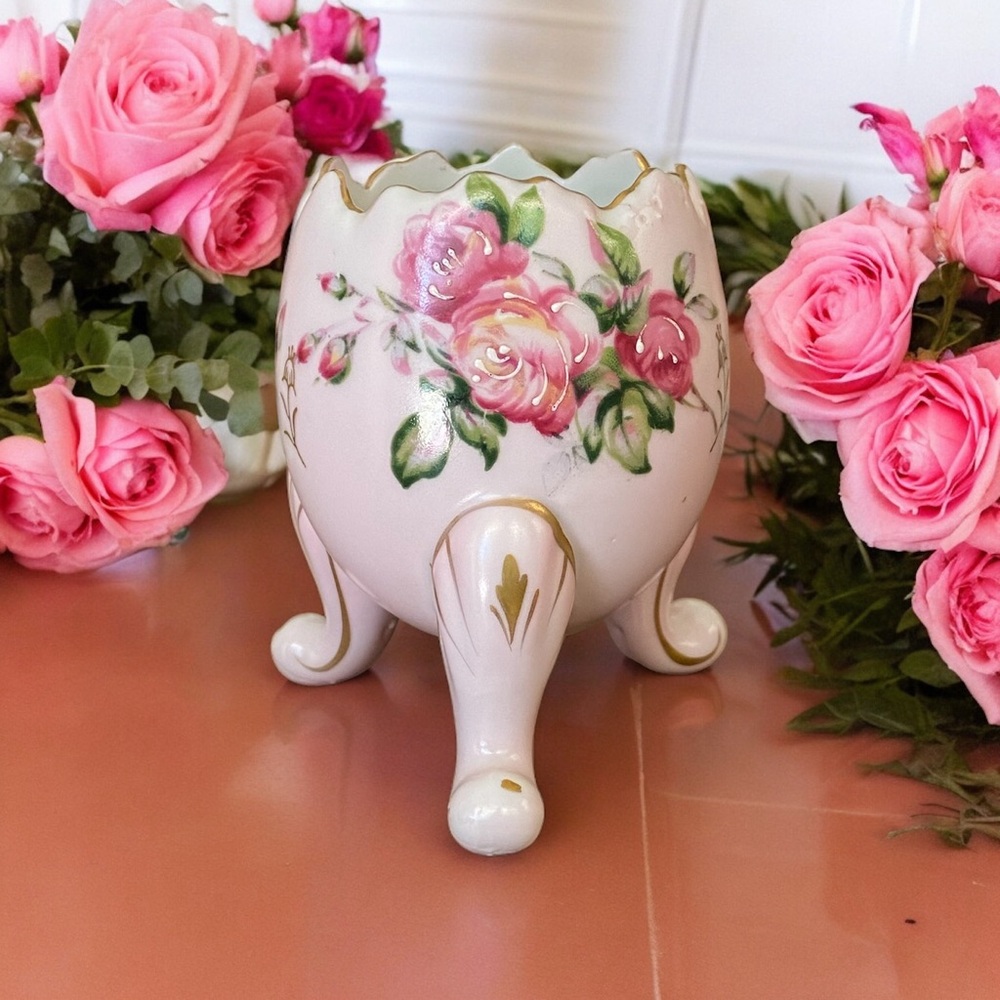 Beautiful vintage footed cracked egg vase